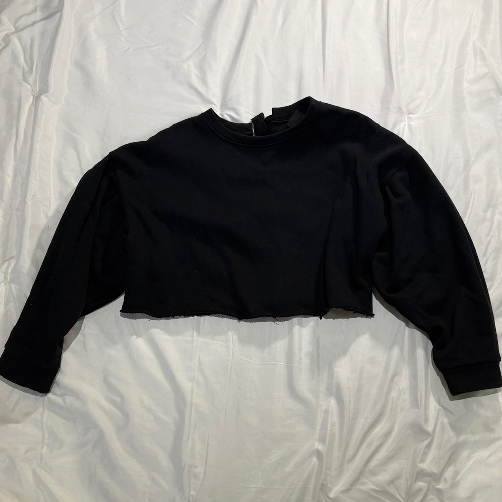ROCAWEAR women’s black cropped balloon sleeve crewneck sweatshirt